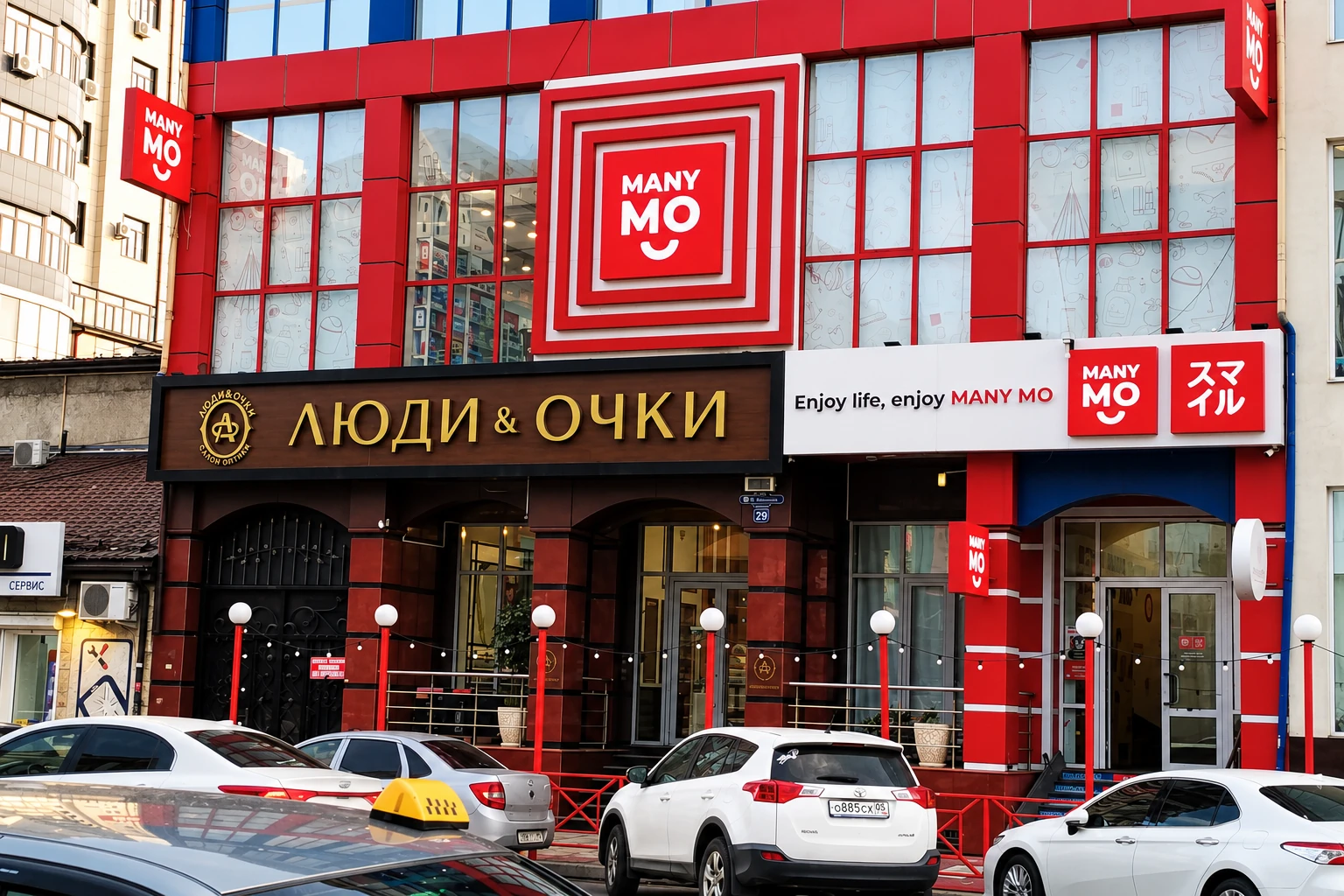 Люди & Очки — фасад физической точки в Махачкале